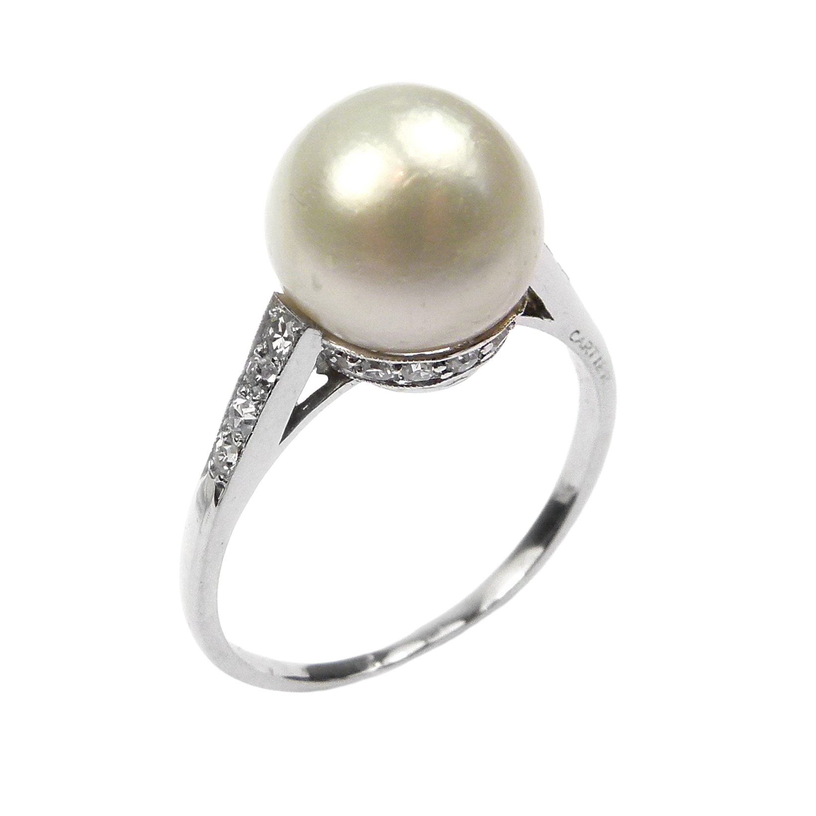 Single stone pearl and diamond ring